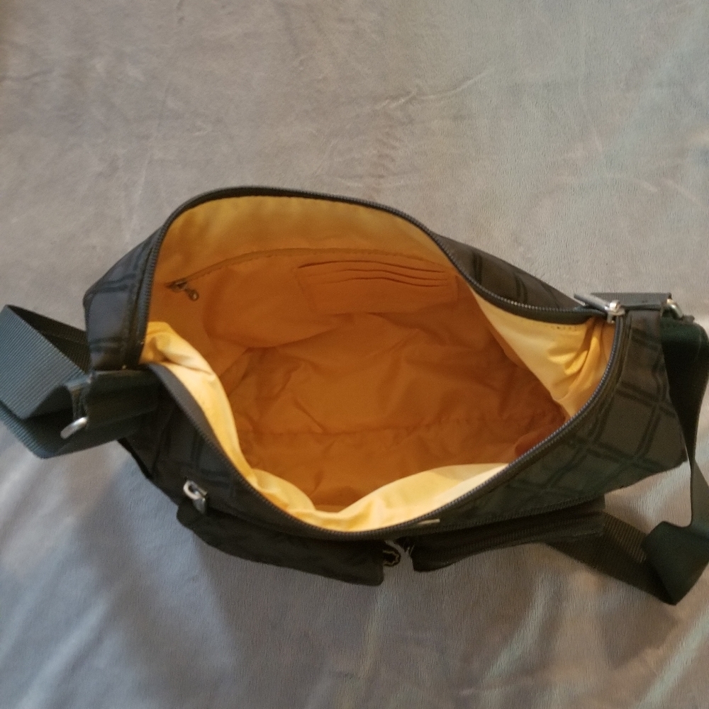 Baggallini Gray/Blk Diamond Pattern Crossbody - image 4